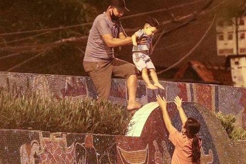 Hà Nội: Nhiều người dân vượt rào thép gai, trốn khỏi khu vực phong tỏa