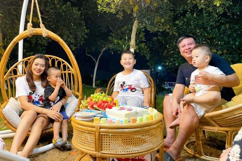 Tránh dịch bệnh, vợ chồng đưa 3 con nhỏ rời phố, lên đồi sống