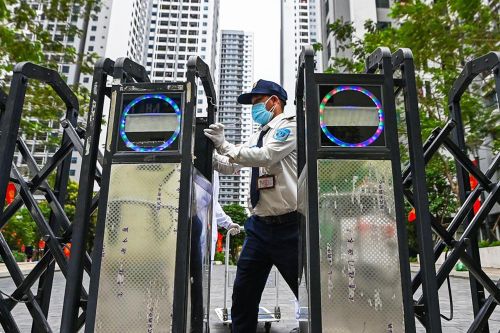 Chung cư ở TP.HCM tăng cường bảo vệ cư dân thời dịch