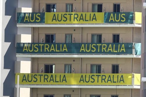 VĐV Australia để lại bãi nôn và tường thủng trong phòng ở Tokyo