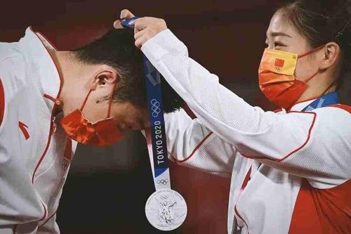 Vận động viên Trung Quốc bị chỉ trích dù đoạt huy chương bạc