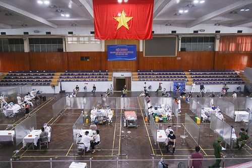 Quận Đống Đa: 16 giờ chạy đua hoàn thành 'bệnh viện dã chiến' để tiêm vaccine cho người dân
