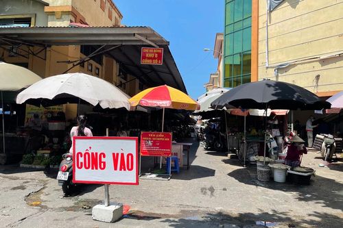 Hình ảnh các cơ sở kinh doanh ở Hà Đông đa dạng giãn cách trong giao dịch