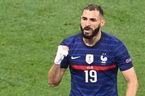 Chuyển nhượng cầu thủ: Chelsea chiêu mộ Romelu Lukaku; Kieran Trippier mong đến MU; Benzema gắn bó với Real Madrid
