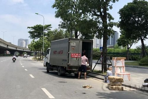Vận tải hàng hóa thời COVID-19: Xe 'luồng xanh' hay xe dù bến cóc?