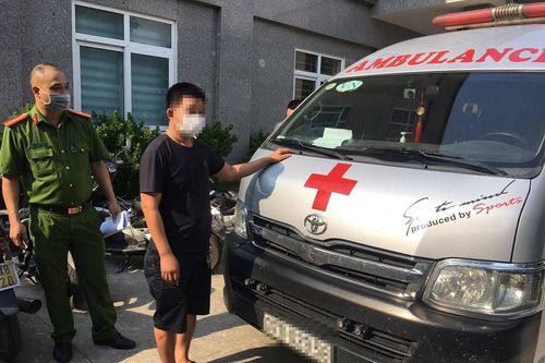 Phạt 35 triệu đồng đối với tài xế dùng xe cứu thương 'thông chốt' từ Nghệ An ra Hà Nội