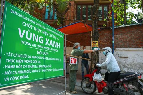 Hà Nội: Cận cảnh các chốt 'vùng xanh' bảo vệ an toàn cho người dân trước dịch COVID-19