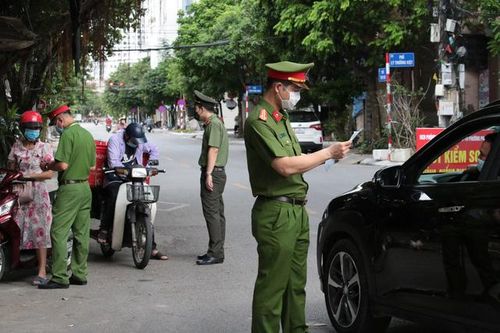 Hà Nội: Xử phạt hơn 1.400 trường hợp vi phạm trong ngày thứ 11 giãn cách xã hội