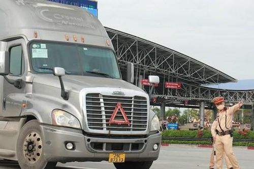 Một ngày của các chiến sĩ Cảnh sát giao thông tại chốt cửa ngõ Thủ đô