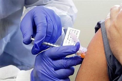 Uzbekistan cho phép đình chỉ công tác nhân viên không tiêm vaccine