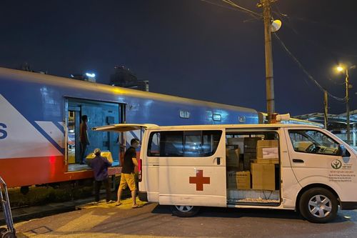 Cận cảnh vận chuyển thiết bị y tế tới Bệnh viện dã chiến TP Hồ Chí Minh