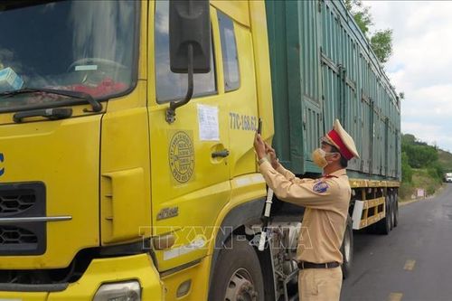 Kiểm soát chặt các cửa ngõ, cung ứng đầy đủ hàng hóa cho vùng phong tỏa