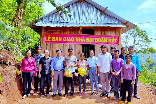 'Tiếp sức' phụ nữ đơn thân thoát nghèo bền vững