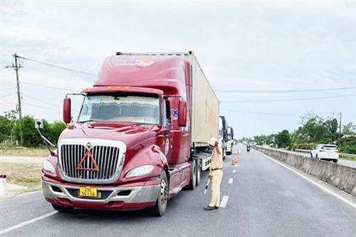 Tạo 'luồng xanh' thuận lợi cho lưu thông vận tải