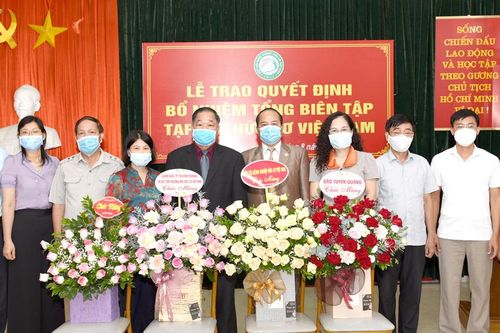 Trao quyết định bổ nhiệm Tổng Biên tập Tạp chí hữu cơ Việt Nam