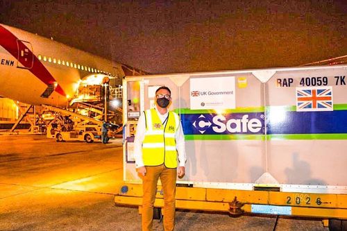 Việt Nam nhận 415.000 liều vaccine AstraZeneca Anh trao tặng