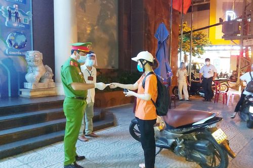 Đà Nẵng: Cấp giấy đi đường trái quy định, doanh nghiệp bị phạt 15 triệu đồng
