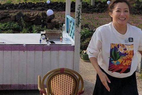 Hình ảnh mới lộ cằm ngấn mỡ của 'đệ nhất mỹ nhân xứ Hàn' Kim Hee Sun khiến netizen giật mình