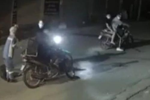 Hà Nội: Nữ công nhân môi trường bị chặn đường, cướp xe máy trong đêm