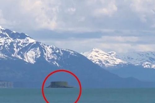 Đằng sau hình ảnh đĩa bay lơ lửng trên mặt nước: Video là thật hoàn toàn, còn UFO thì sao?
