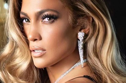 Bí quyết khiến Jennifer Lopez vẫn nóng bỏng ở tuổi 52