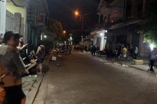 Chồng tẩm xăng rồi ôm vợ tự thiêu trong nhà riêng