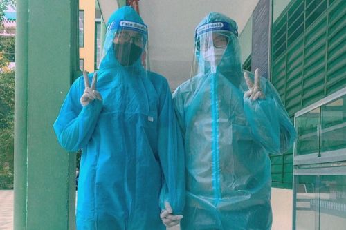Đôi trẻ ở TP.HCM yêu nhau nhờ cùng đi tình nguyện chống dịch