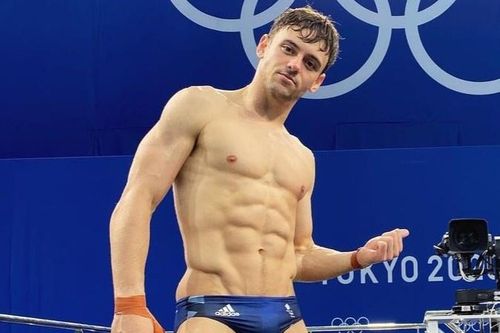 Cơ bụng 6 múi của mỹ nam nhảy cầu ở Olympic Tokyo