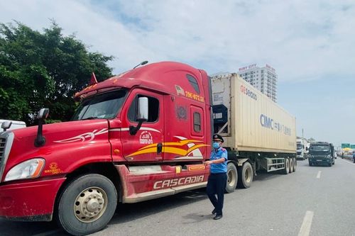 Siết lại 'luồng xanh' vận tải hàng hóa