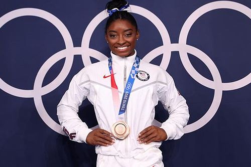 Simone Biles trở lại, giành HCĐ Olympic Tokyo để lập kỷ lục