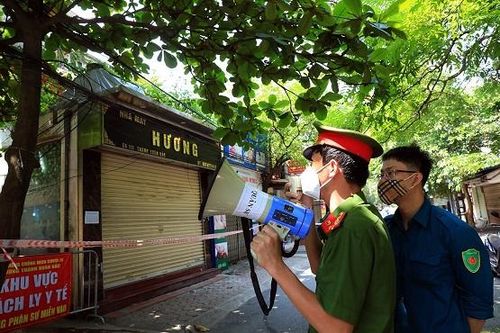 Hình ảnh phong tỏa nhà E8, phường Thanh Xuân Bắc, Hà Nội