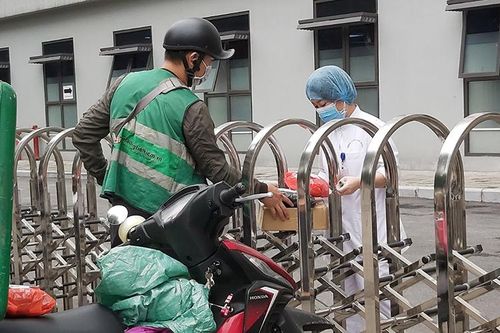Để không làm đứt gãy chuỗi cung ứng, cần ưu tiên tiêm cho shipper