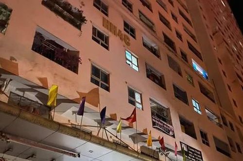 Bé gái 12 tuổi rơi từ chung cư Linh Đàm
