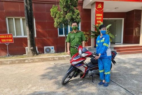 Nữ công nhân vệ sinh môi trường bị cướp xe được tặng xe mới