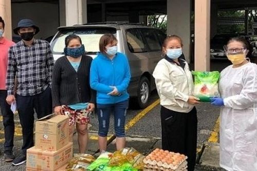 Những món quà ý nghĩa trao tặng người Việt khó khăn ở Maylaysia