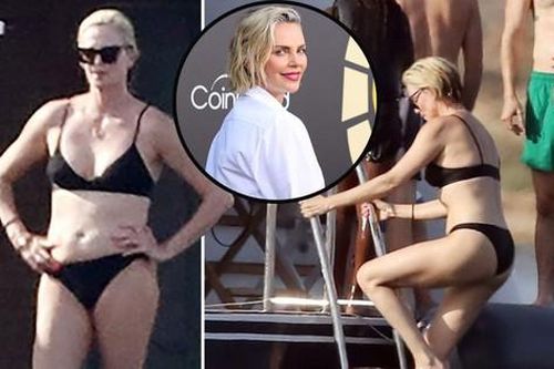 Đả nữ Charlize Theron 'thả dáng' gợi cảm với bikini bé xíu trước thềm tuổi 46