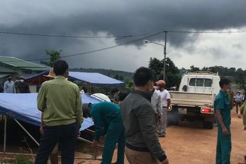 Đi câu cá, 2 nữ sinh trượt chân rơi xuống ao tử vong