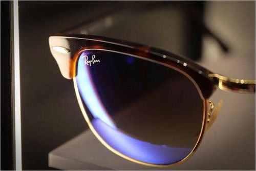 Facebook hợp tác Ray-Ban ra mắt kính thông minh