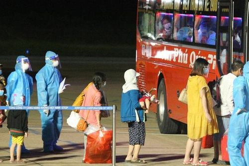 Những công dân Nghệ An đầu tiên được đón về quê tránh dịch