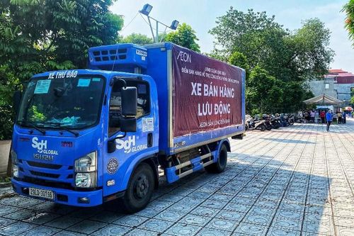 Cận cảnh xe bán hàng lưu động đầu tiên trong thời gian giãn cách xã hội tại Hà Nội