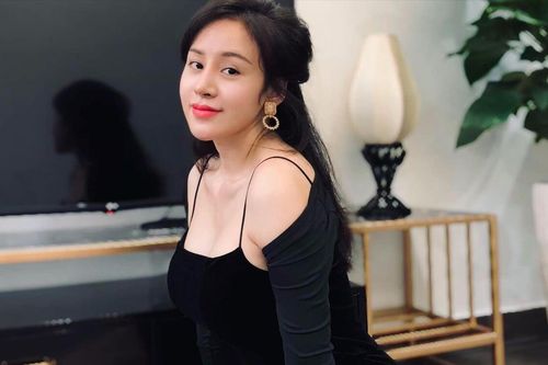 Khoe ảnh ở nhà, bà Tưng khiến dân mạng xuýt xoa vì vóc dáng nuột nà, vòng 1 căng tràn