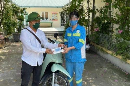 Nữ lao công bị cướp được tặng 4 xe máy và hành động sau đó khiến nhiều người bất ngờ