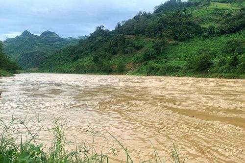 Tìm thấy thi thể nạn nhân bị nước cuốn do lật thuyền ở Si Ma Cai