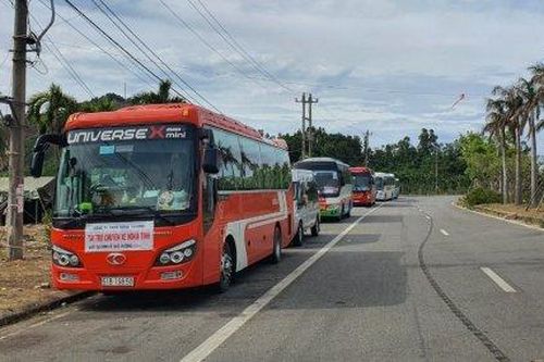 Kinh tế Xây dựng - Giao thông Lật mặt gần chục chuyến xe 'nghĩa tình' đưa người nghèo về quê tránh dịch