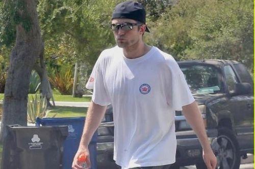 'Ma cà rồng' Robert Pattinson già nua bất ngờ
