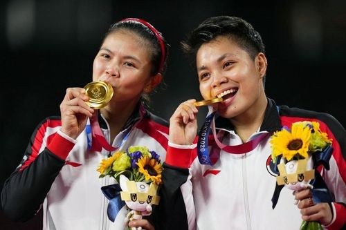 Thắng đội Trung Quốc, 2 VĐV Indonesia nhận ngay 8 tỷ đồng, thêm 5 con bò
