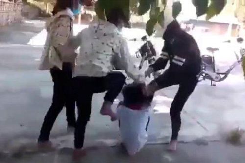 Chứng kiến người khác bị đánh đến chết mà không cứu, bị xử lý ra sao?