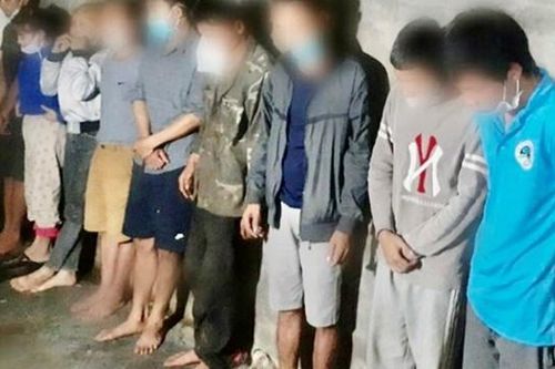 Tạm giữ 13 người tụ tập đánh bạc khi đang giãn cách xã hội tại Đăk Nông