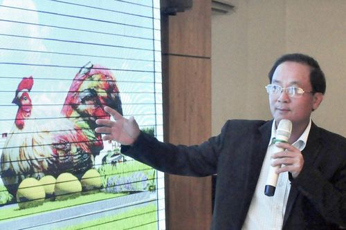 Đình chỉ công tác với giám đốc sở chơi golf trong lúc giãn cách