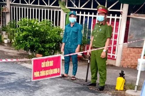 Tụ tập ăn nhậu mùa dịch, 6 người bị phạt 90 triệu
